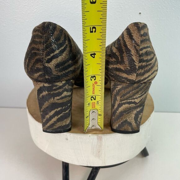 J. Renee Gold and Brown Tiger Patterned Chunky Heels Size 8M EUC - Picture 5 of 7